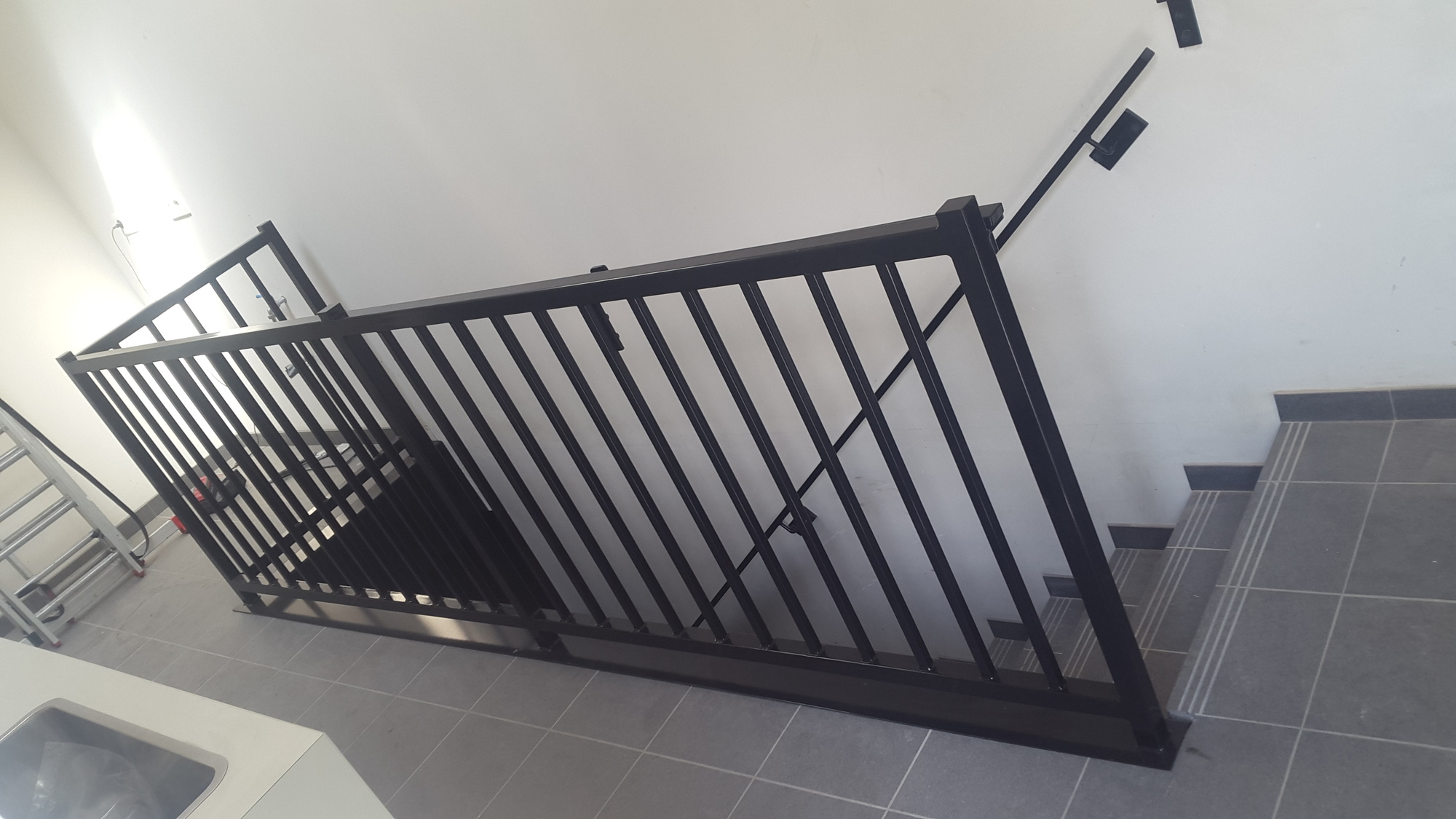 Balustrade met verticale vierkante buizen