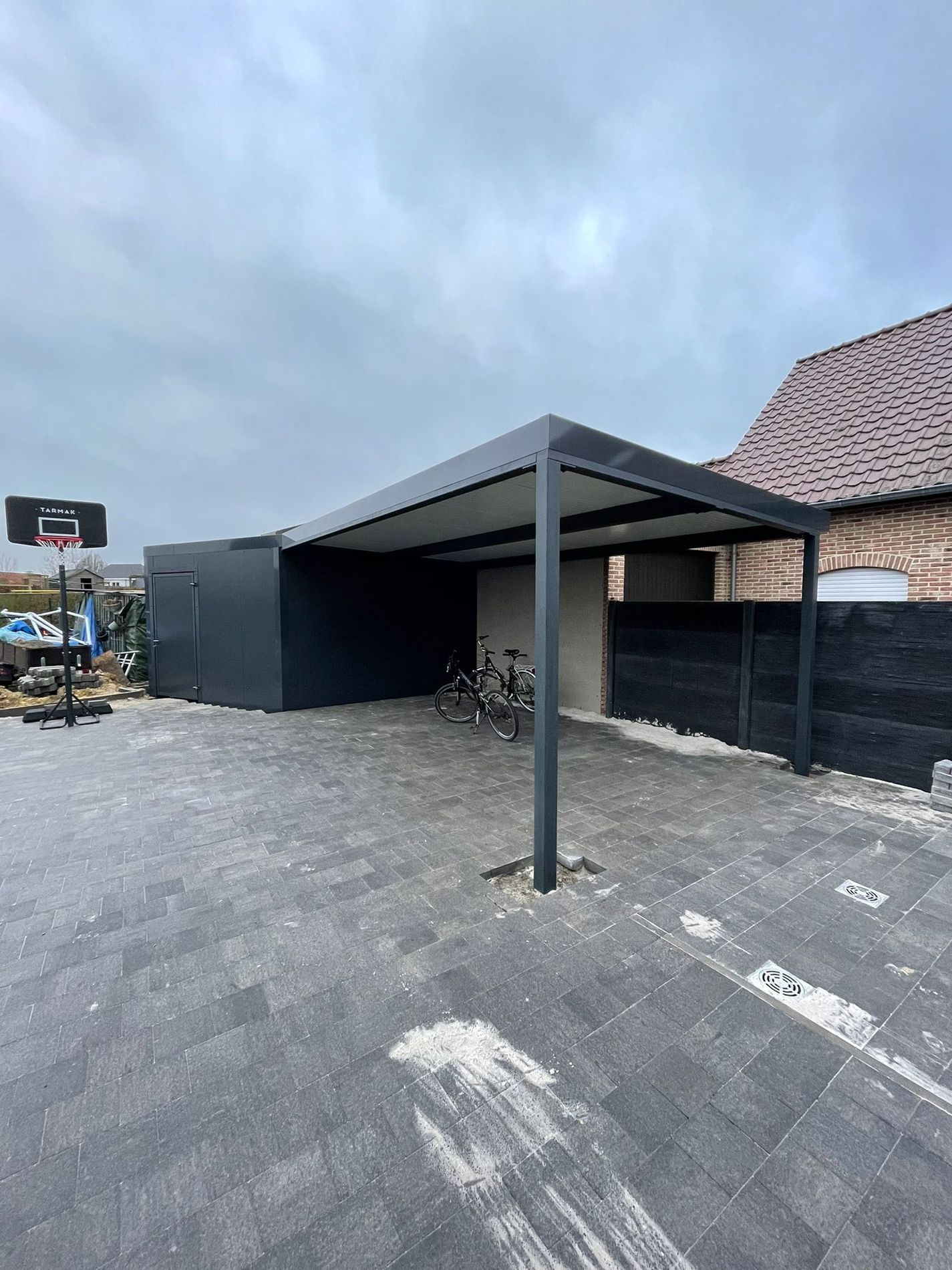 Carport met berging